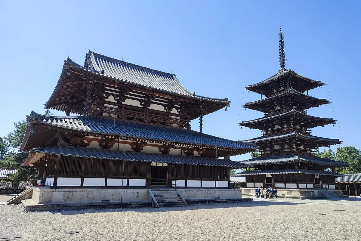 法隆寺の金堂と五重塔