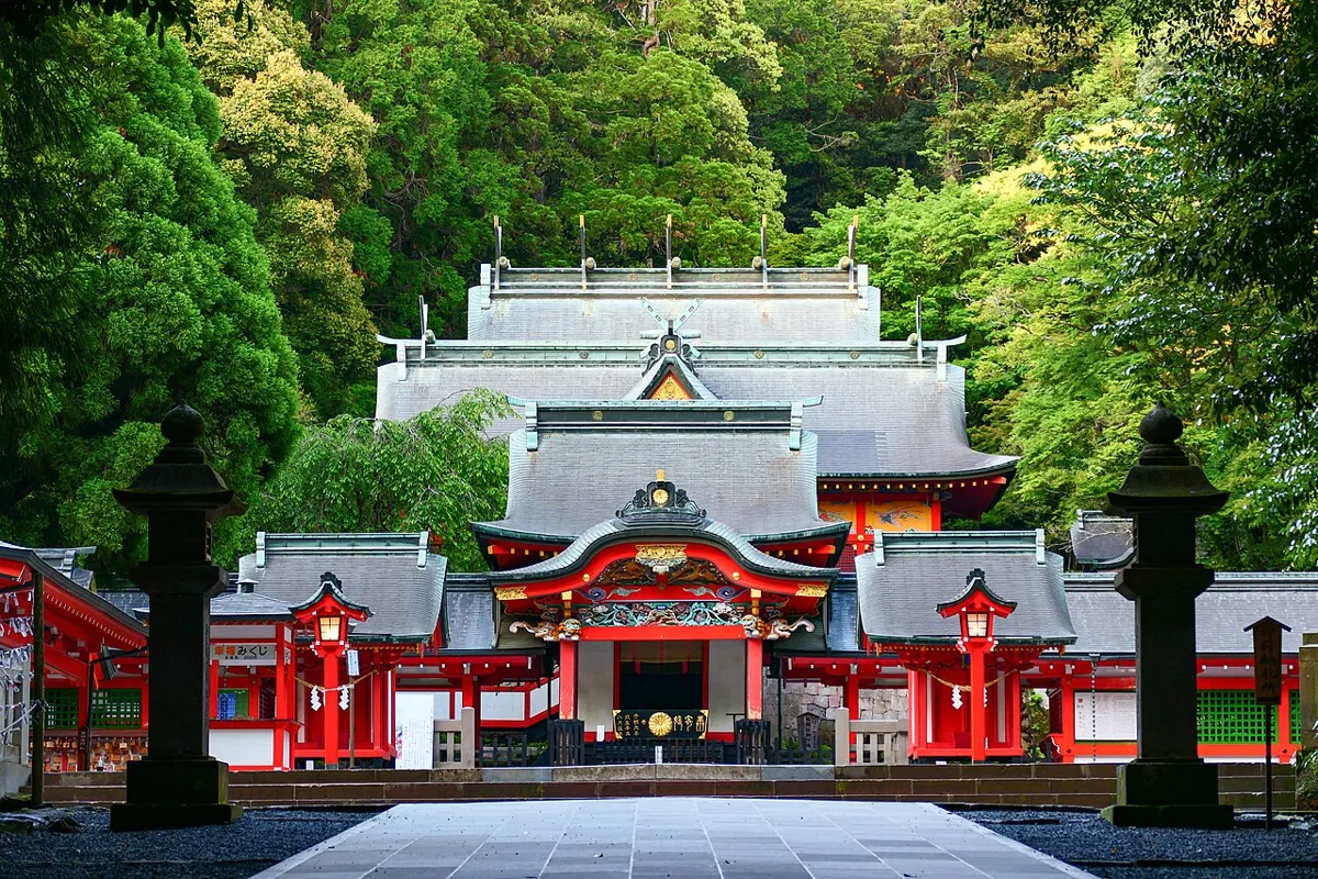 霧島神宮の本殿正面