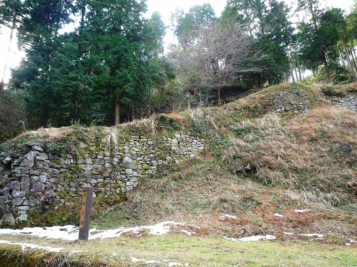 大野城跡の百間石垣