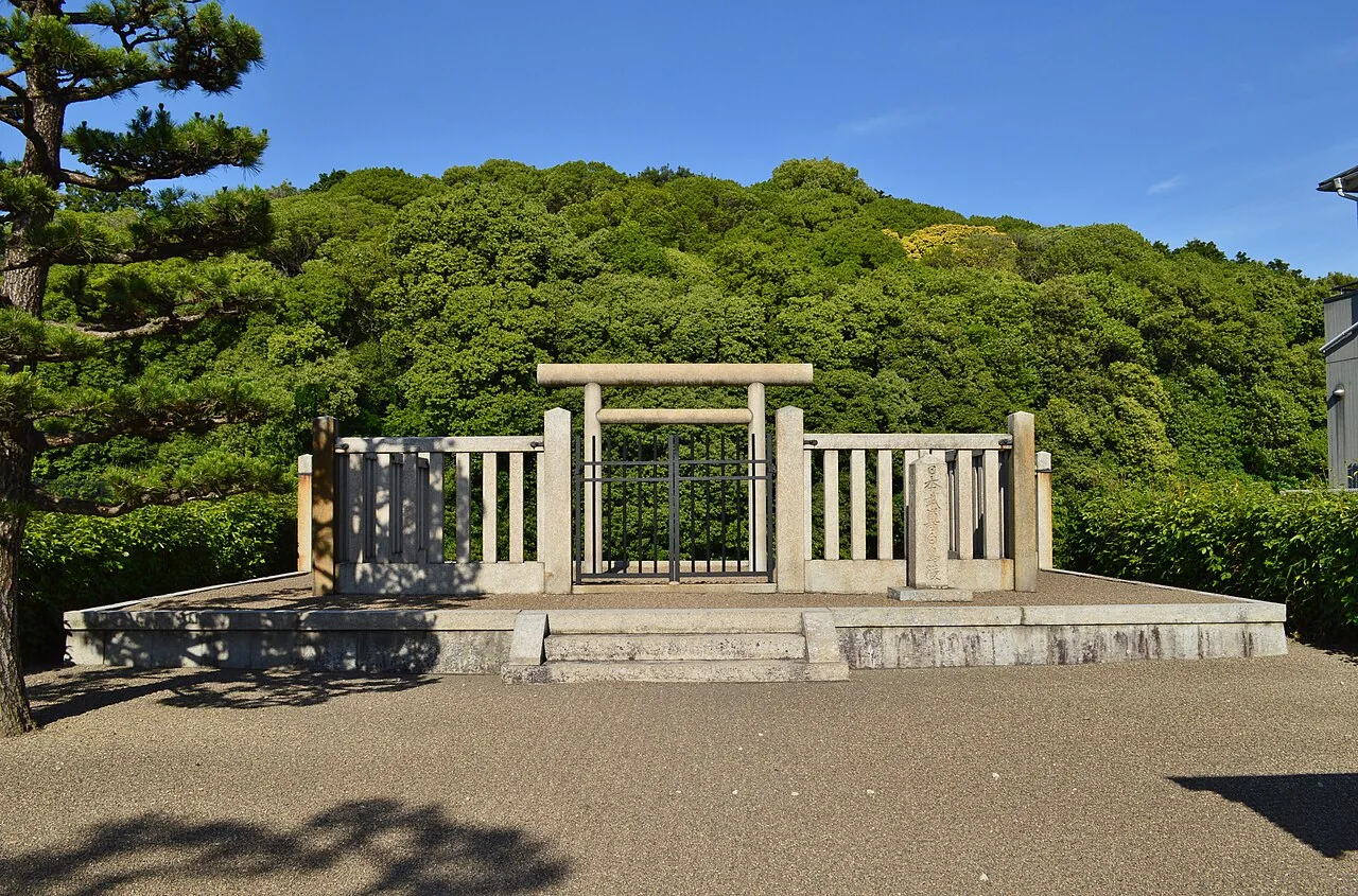 白鳥陵古墳の拝所