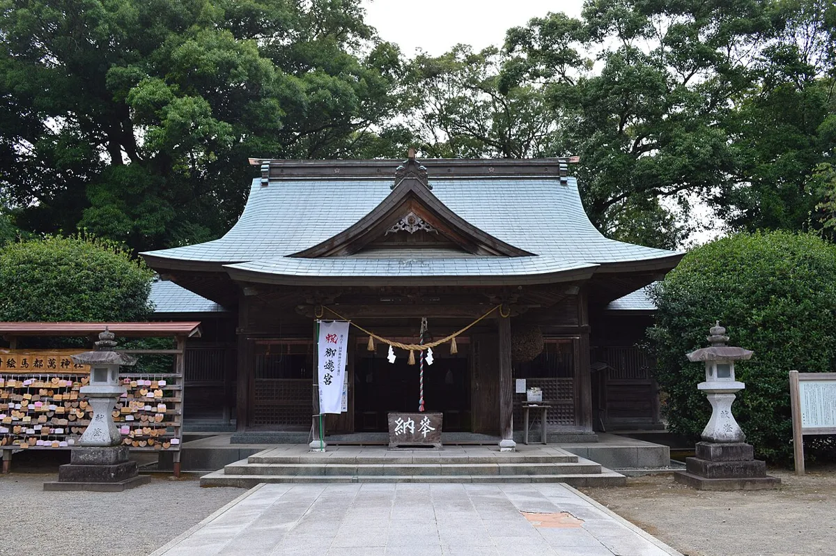 都萬神社の拝殿